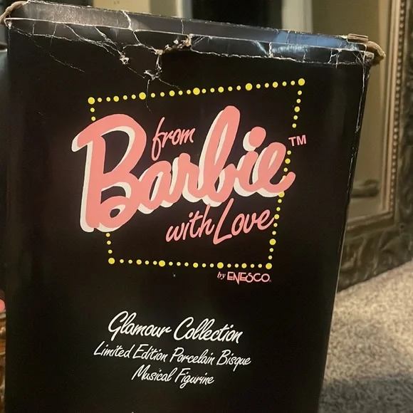 Barbie - 1963 Senior Prom Porcelain Musical figurine. (Reproduction 1994) - Picture 5 of 17